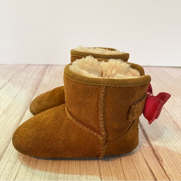 Infant Baby UGG Leather Boots Size 4/5 Chestnut Brown With Pink Bow Cozy Warm - Picture 2 of 14